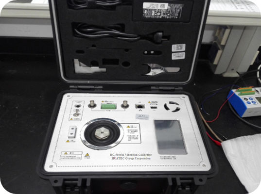 10 Hz ถึง 4000 Hz ห้องปฏิบัติการในสถานที่ เครื่องสะเทือนสะเทือนพกพา เครื่องปรับระดับสั่นมือ