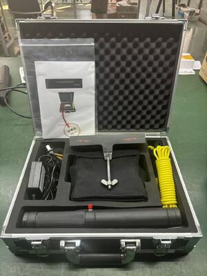 เครื่องตรวจจับหลุม Pinhole เพื่อตรวจสอบเคลือบป้องกัน ความบกพร่องของท่อน้ํามันและก๊าซ สายเคเบิล, สีมะละกอ, ถังโลหะ